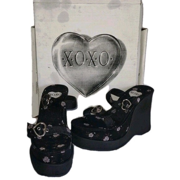NWOT Sz 7 XOXO Sandals Womens Wedge Open Toe Strappy Floral - Picture 1 of 9